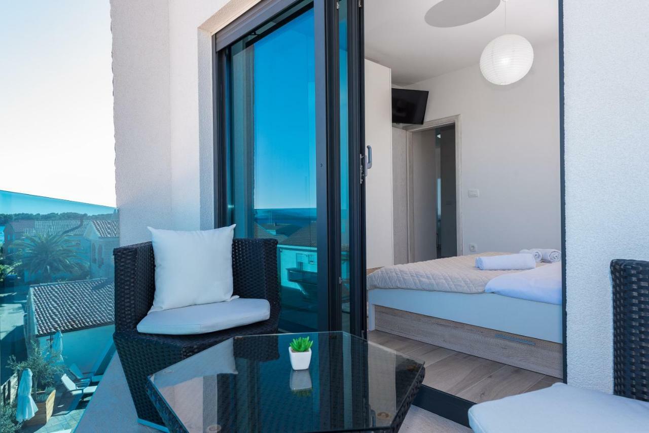 Luxury Apartments Vilamaloca Vir Exteriör bild